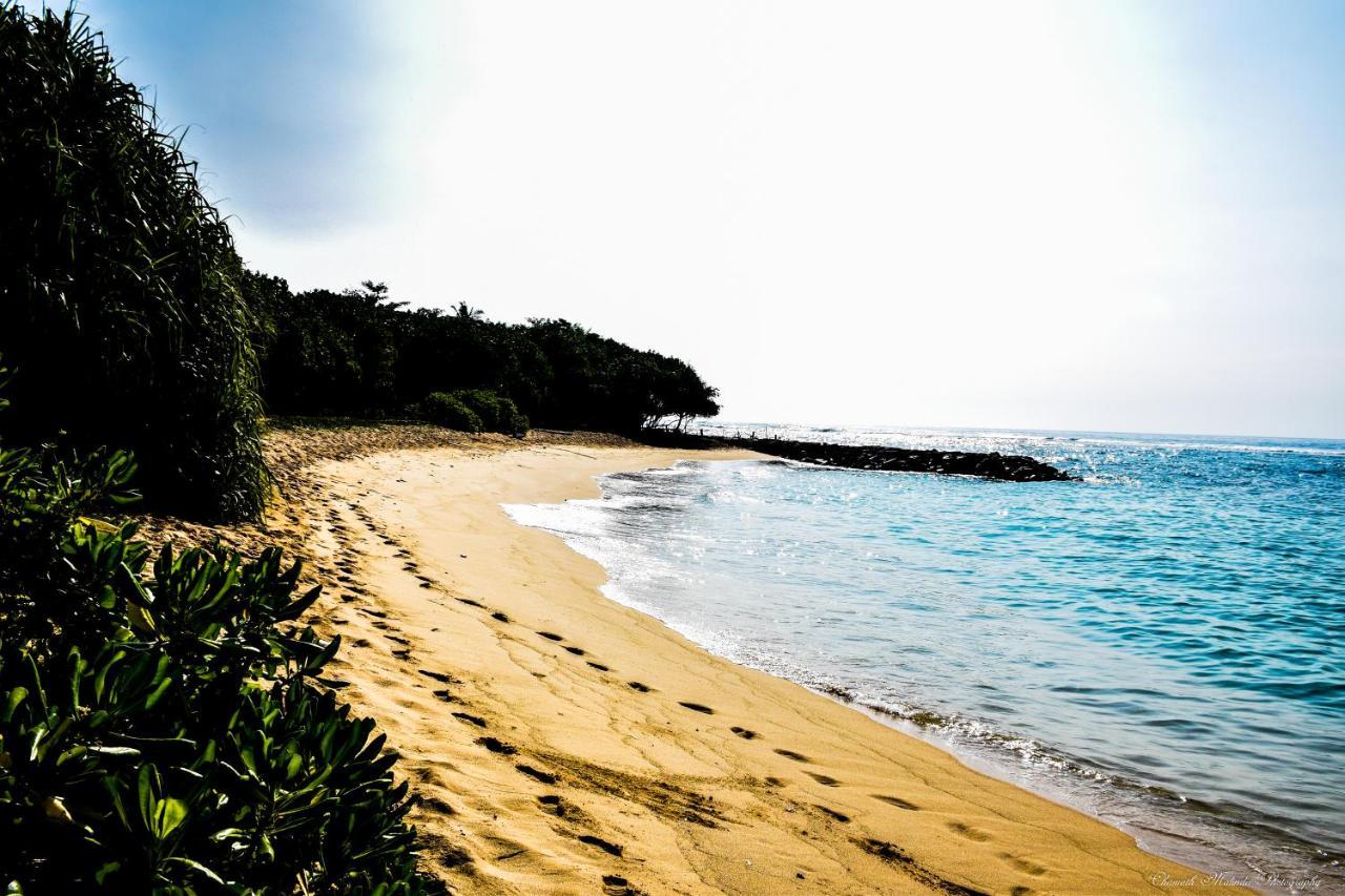 Tenasi Beach Resort Ahangama Exteriör bild