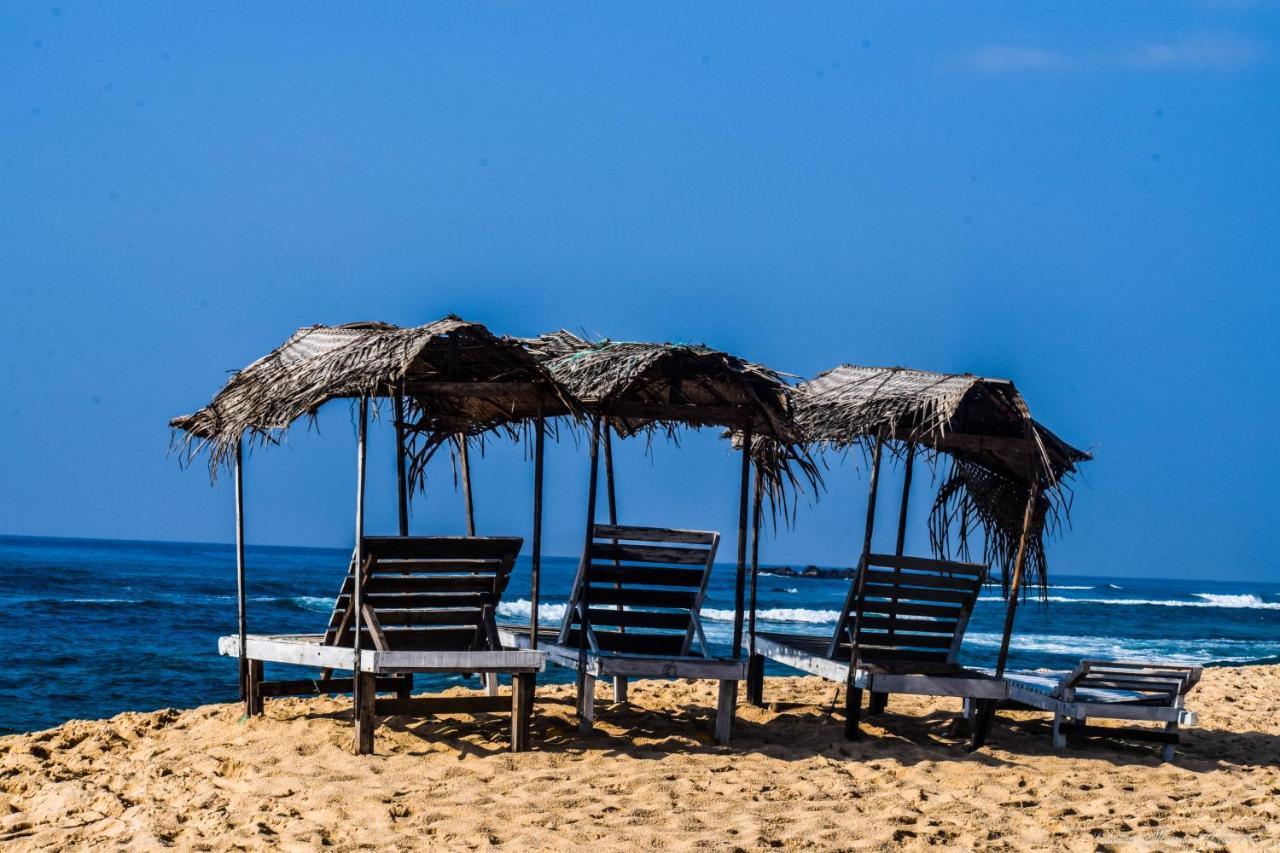 Tenasi Beach Resort Ahangama Exteriör bild